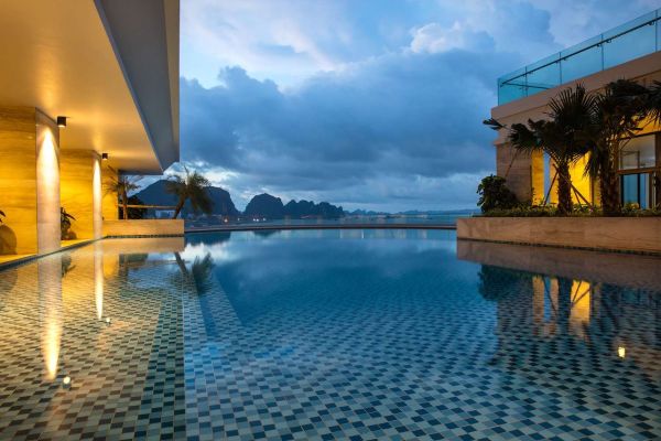 Wyndham Legend Halong Hotel (Hạ Long)